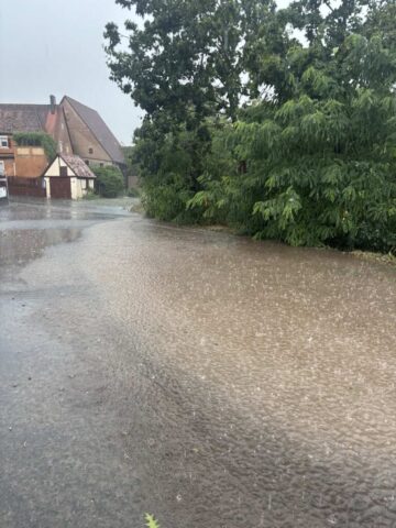 Starkregen richtet Schäden am Felsenkeller an Starkregen richtet Schäden am Felsenkeller an